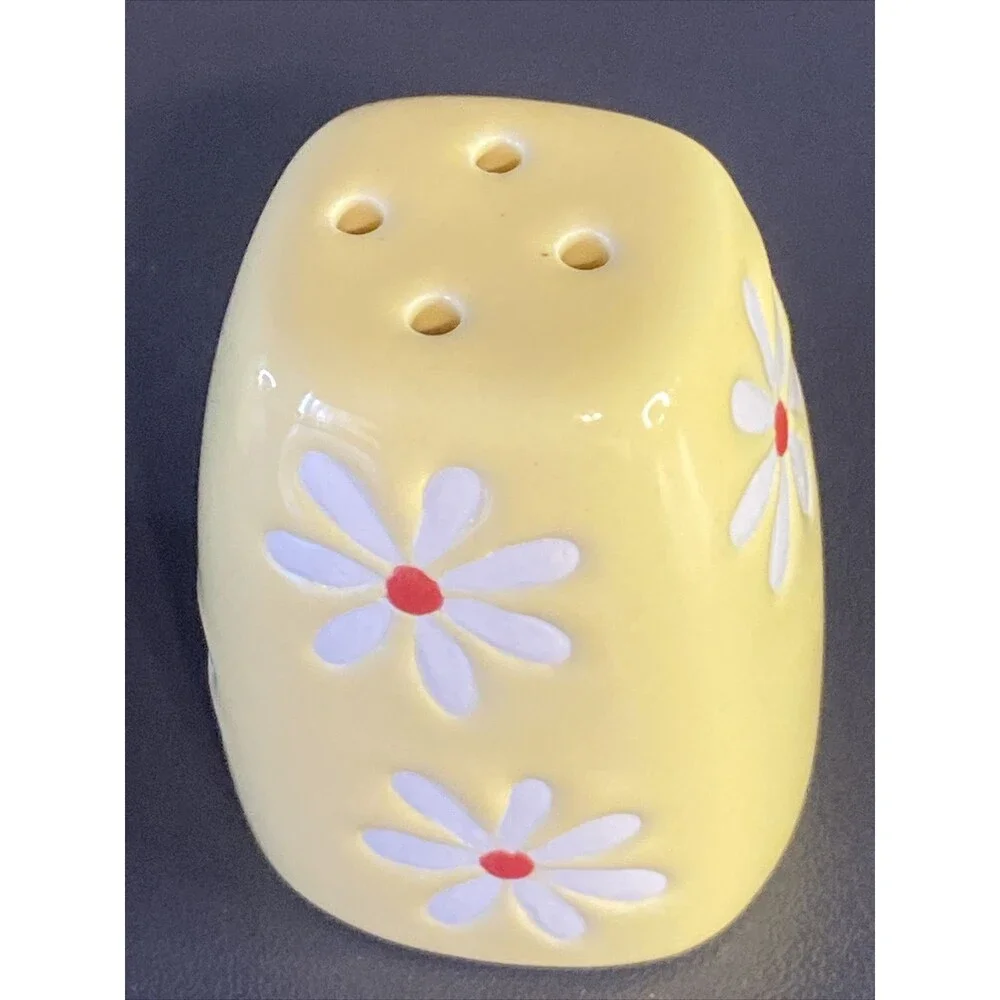 Pfaltzgraff Floral Mini Yellow Salt & Pepper Shakers Daisy Flowers 2